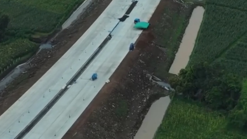 Pembangunan jalan tol Probowangi/ ig @pp_probowangi3