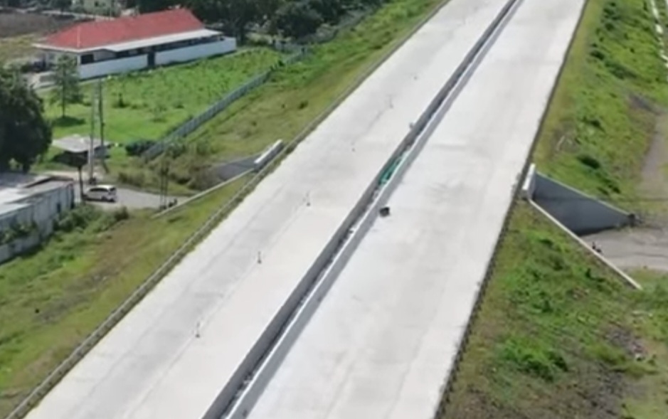 Jalan tol Probowangi/ ig @ptpp_id