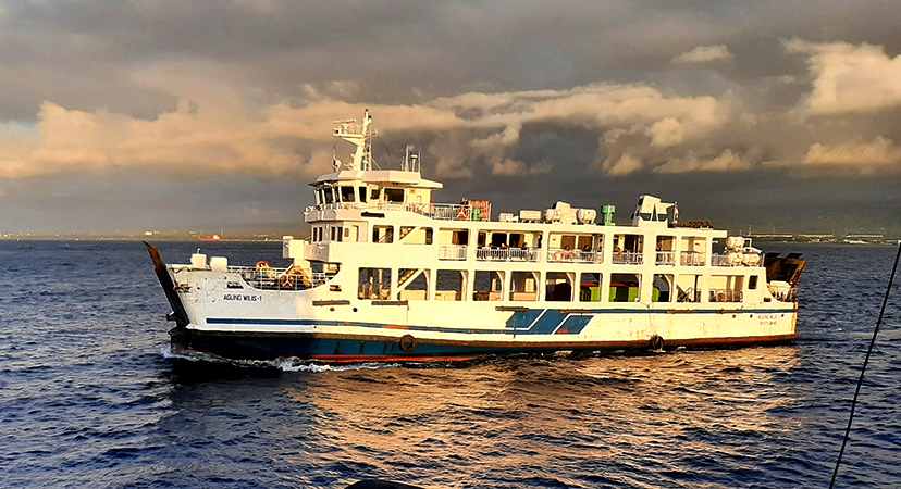 Kapal feri beroperasi di Selat Bali yang menghubungkan Pelabuhan Ketapang Banyuwangi dengan Pelabuhan Gilimanuk di Jembrana.