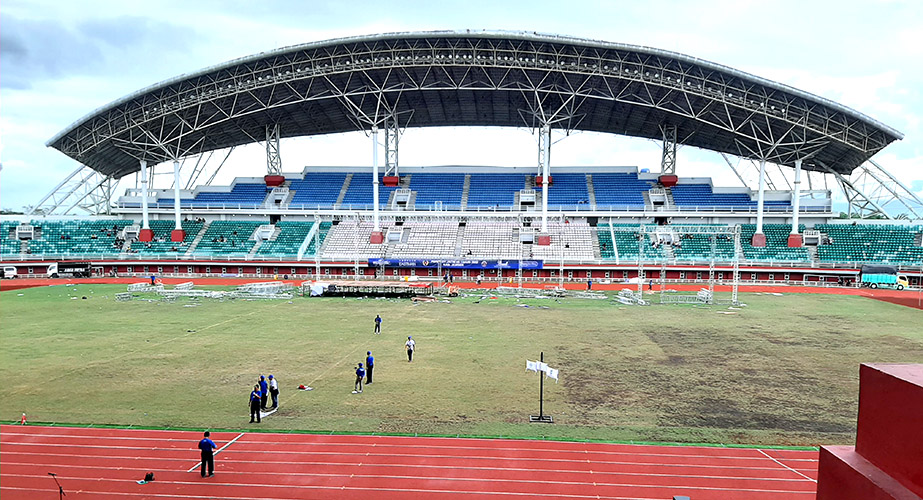 Bagian dalam stadion utama di kompleks Jember Sport Garden yang semakin mudah dijangkau lewat jalan Tol Probowangi.