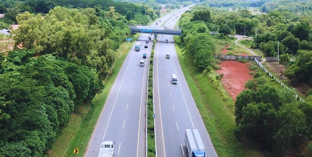Jalan tol Cipularang/ ig @official.jmmetropolitan