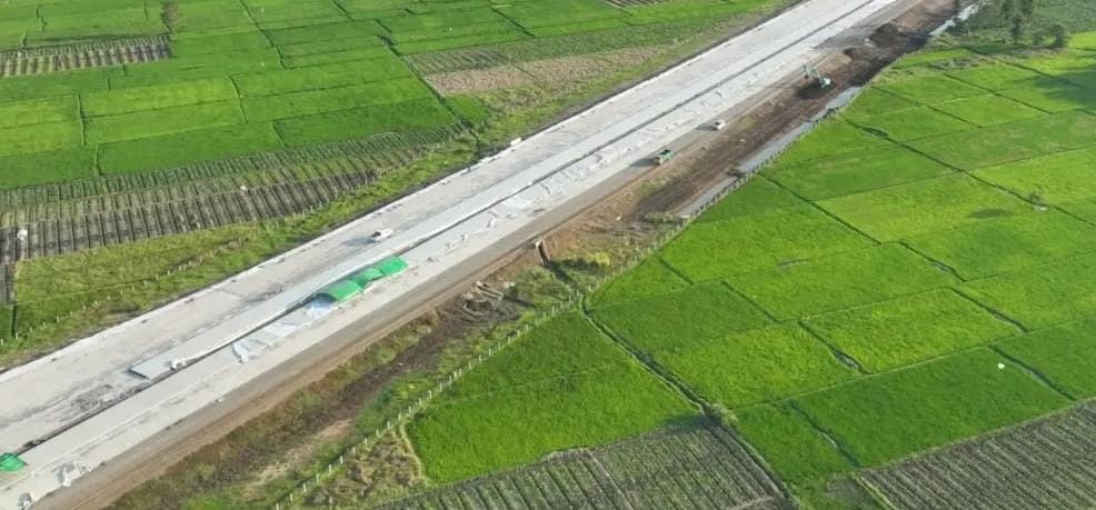 Lintasan jalan tol Probowangi/ ig @pupr_bpjt
