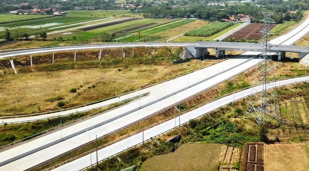 Ruas jalan tol Probowangi/ ig @pasprojalantol