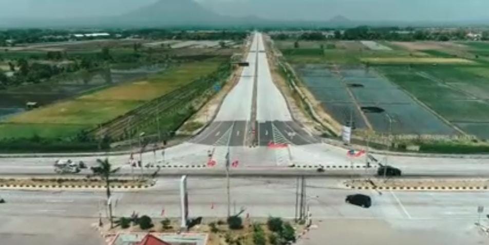 Ruas jalan tol Probowangi di Probolinggo/ ig @pasprojalantol