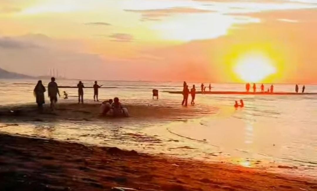 Sunset di Pantai Cemara/ Khoirul Rizal
