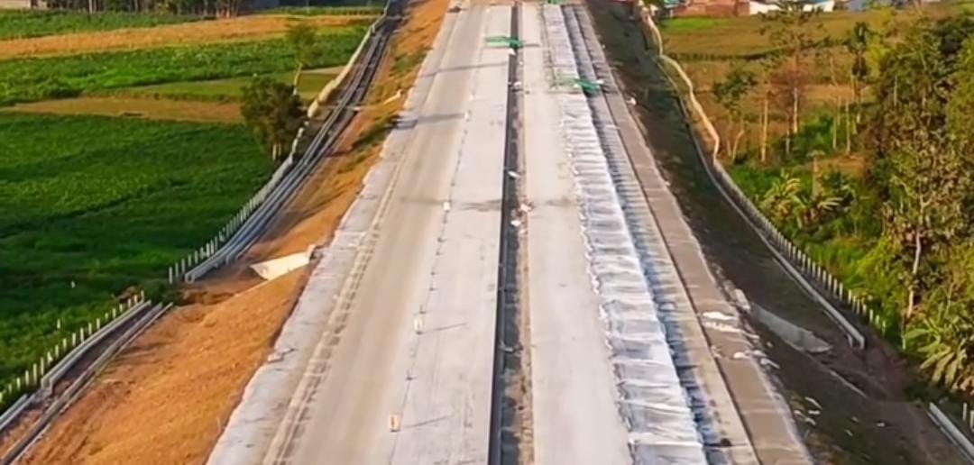 Proyek jalan tol Probowangi/