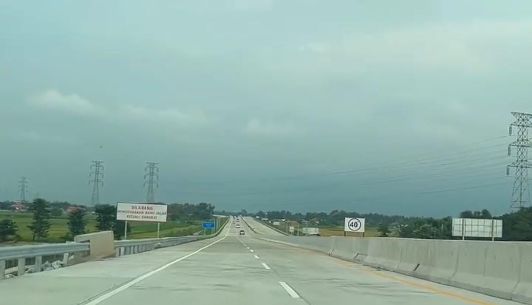 View di jalan tol Probowangi/ doc Khoirul Rizal