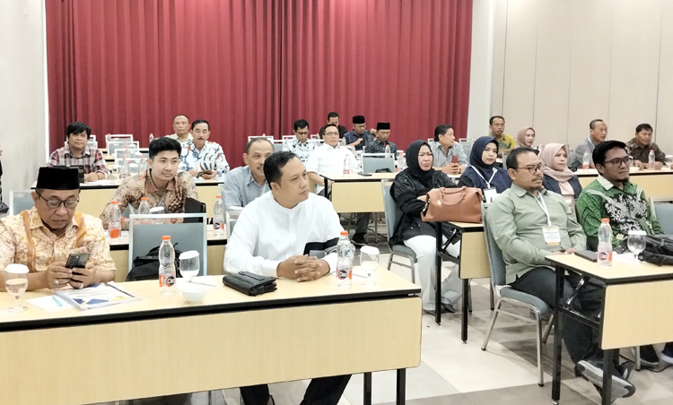 Anggota DPRD Kabupaten Situbondo mengikuti Bimbingan Teknis (Bimtek) tentang penyusunan dan pengelolaan APBD tahun 2025.