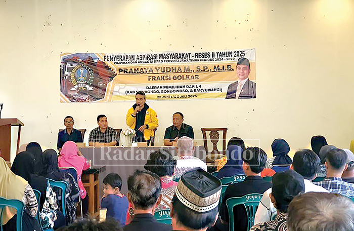 RESES: Ratusan peserta mendengarkan pemaparan Ketua Fraksi&nbsp; Partai Golkar DPRD Provinsi Jawa Timur Dapil IV, Pranaya Yudha Mahardika di salah satu rumah makan, Kecamatan Kapongan, kemarin