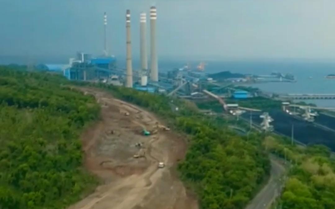 Pembangunan jalan tol Probowangi di atas bukit/
