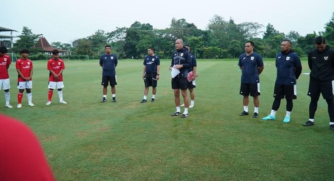 Jajaran pelatih dan pemain timnas U17/ ig @novarianto30