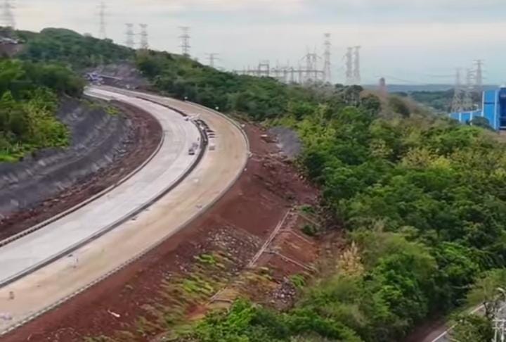 Jalan tol Probowangi/ doc Khoirul Rizal
