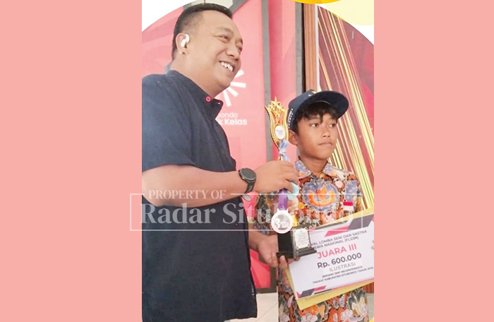 BANGGA : Bupati Situbondo, Yusuf Rio Wahyu Prayogo memberikan apresiasi terhadap siswa-siswi yang berhasil  mendapatkan juara pada ajang lomba FLS3N tahun 2025