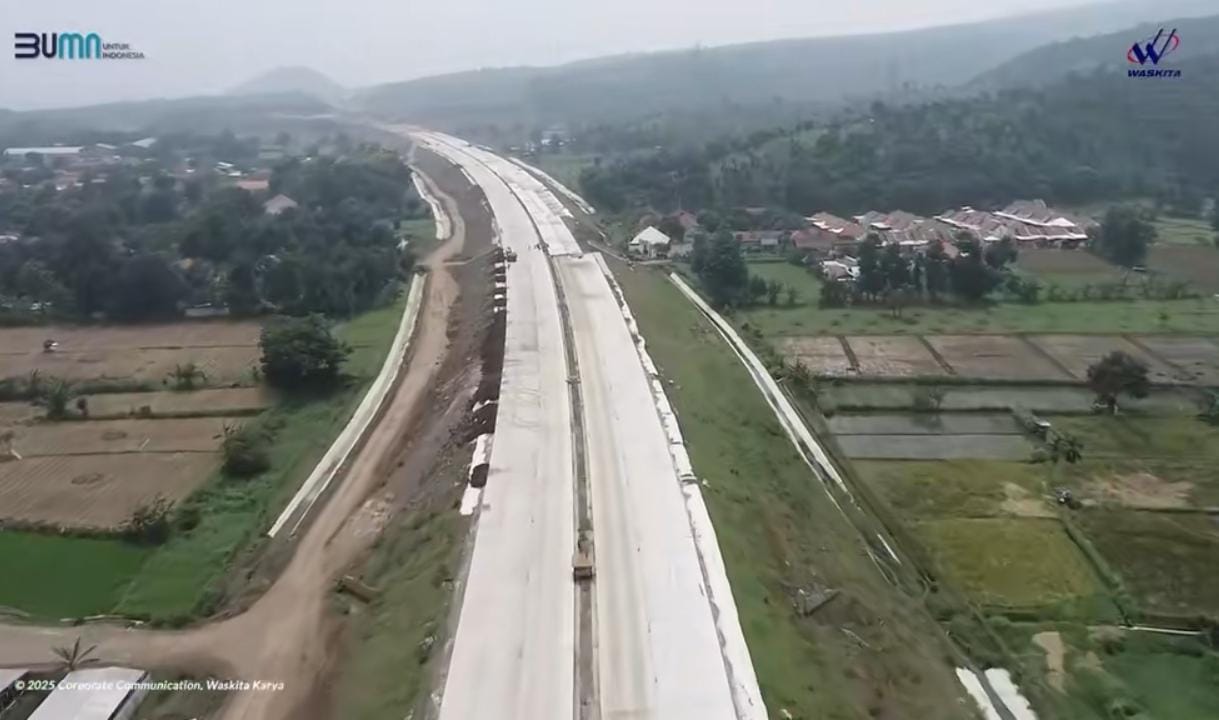 Jalan tol Probowangi/ Waskita Karya
