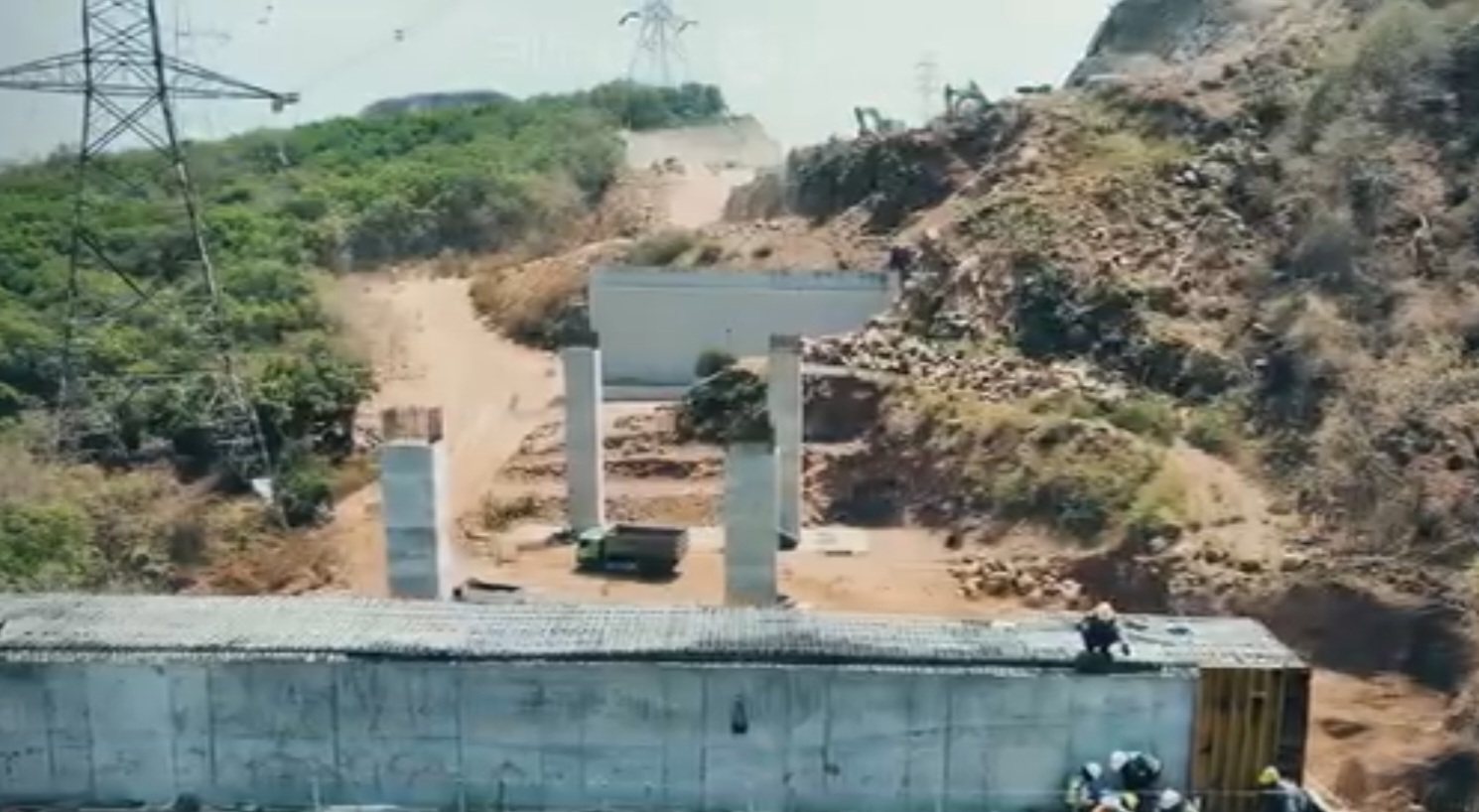 Proyek tol Probowangi/ ig @waskita_precast