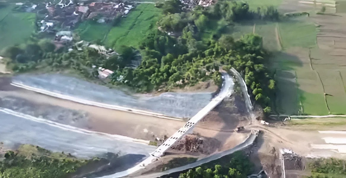 Overpass di jalan tol Probowangi/