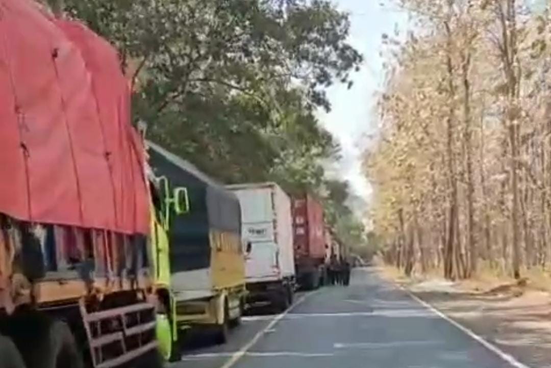 Jalur pantura Situbondo di TN Baluran/ doc Khoirul Rizal