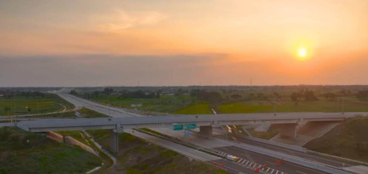 Pemandangan jalan tol Probowangi/ ig resmi @probowangi1