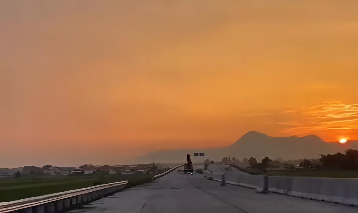 Pemandangan di jalan tol Probowangi/