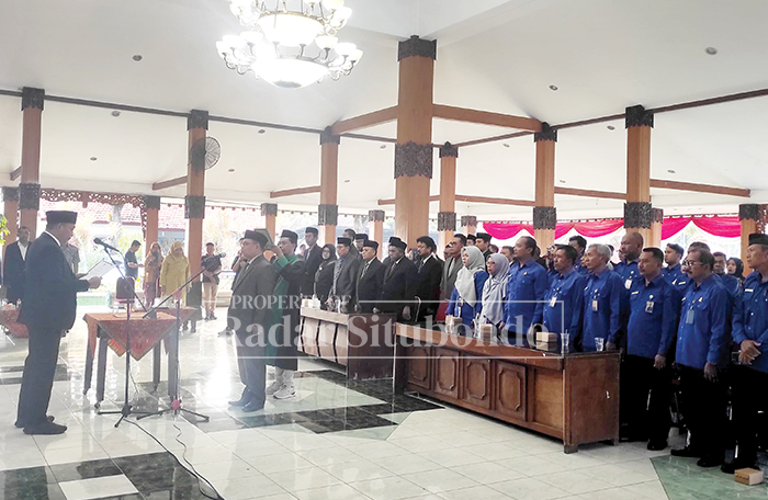 PENGAMBILAN SUMPAH: Bupati Situbondo Yusuf Rio Wahyu Prayogo melantik As