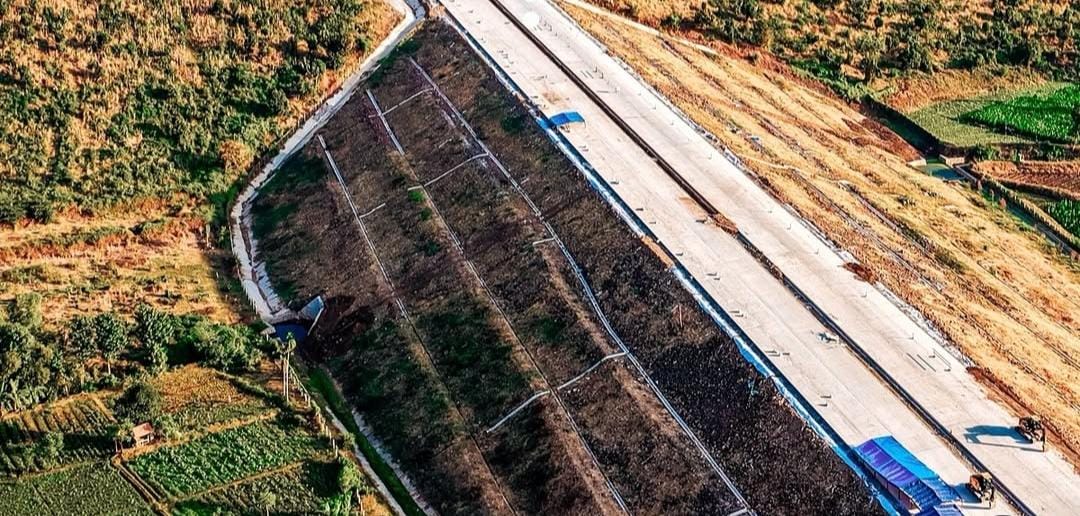 Potret ruas jalan tol Probowangi/ ig @ptwijayakarya