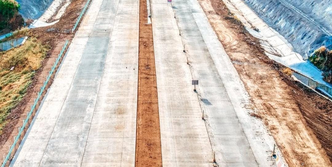 Ruas jalan tol Probowangi/ ig @ptwijayakarya