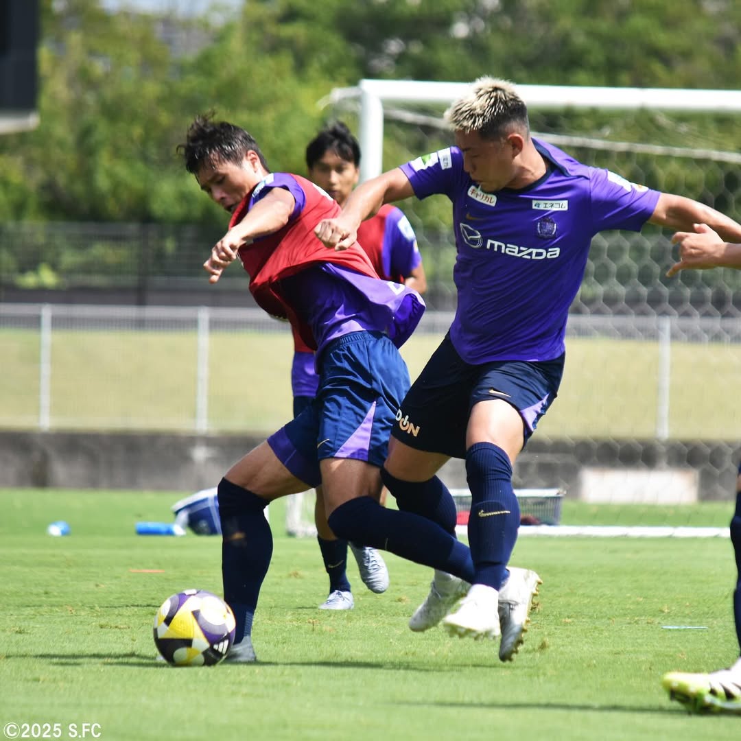 Sesi latihan Sanfrecce jelang laga menghadapi Vissel Kobe di J1 League 2025.