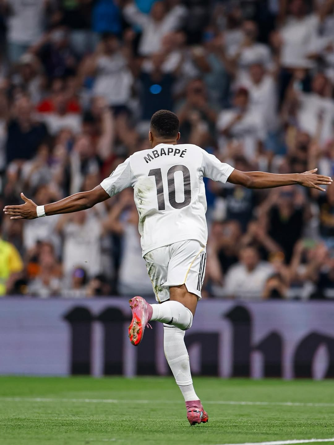 Selebrasi Kylian Mbappe setelah mencetak gol ke gawang Osasuna di pertandingan pertama LaLiga 2025-2026.