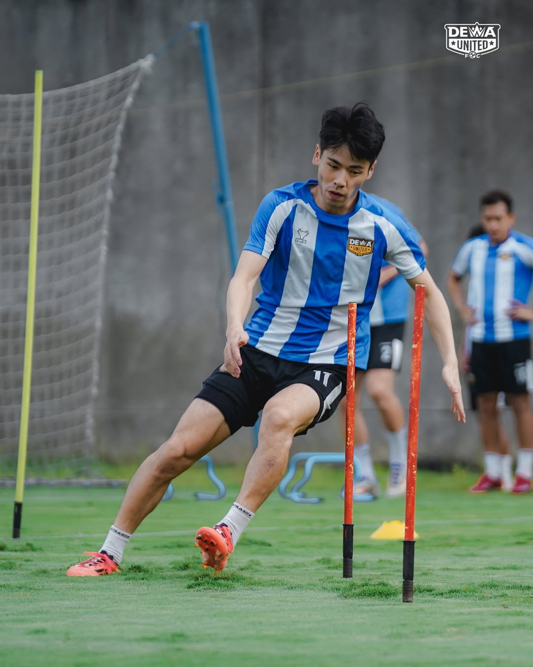 Sesi latihan Dewa United jelang laga menghadapi Persik Kediri di Super League 2025-2026.