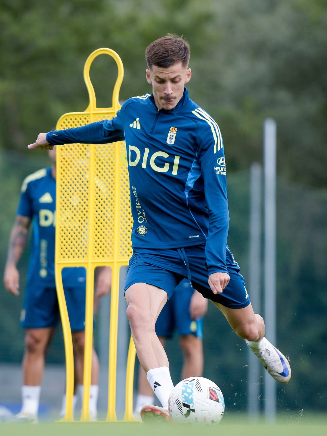 Sesi latihan Real Oviedo jelang laga menjamu Sociedad di pekan ketiga LaLiga 2025-26.