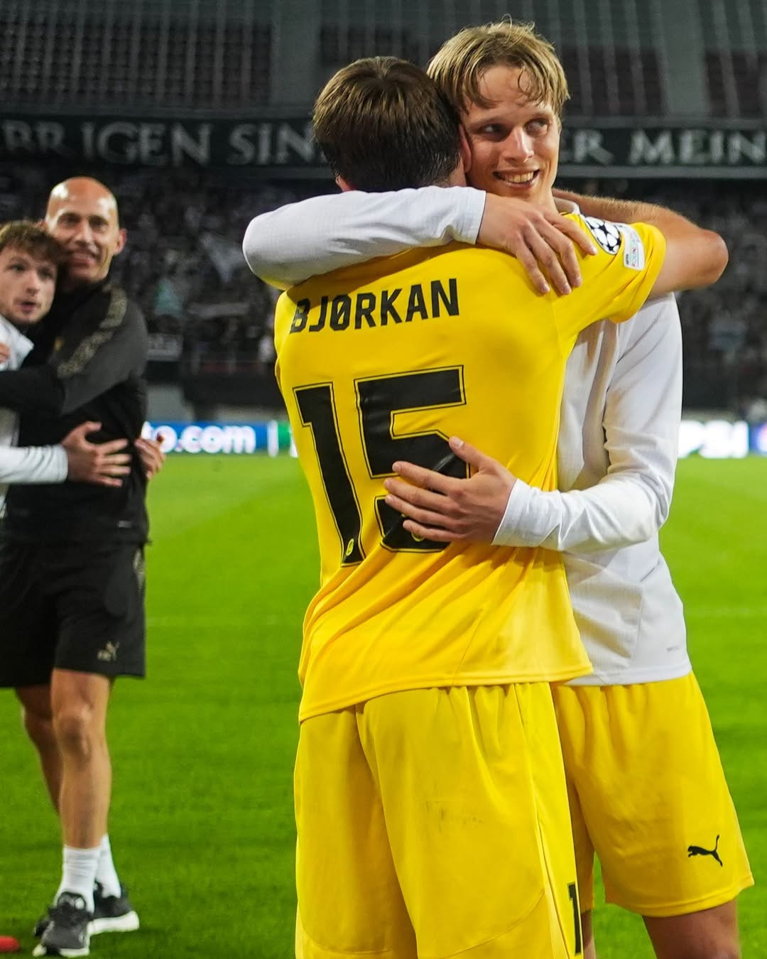 Selebrasi pemain Bodo/Glimt setelah berhasil lolos ke Liga Champions UEFA 2025-26.