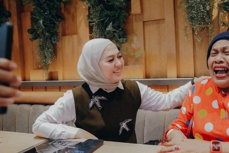 Ibu dan istri Ahmad Sahroni/ ig @ahmadsahroni88