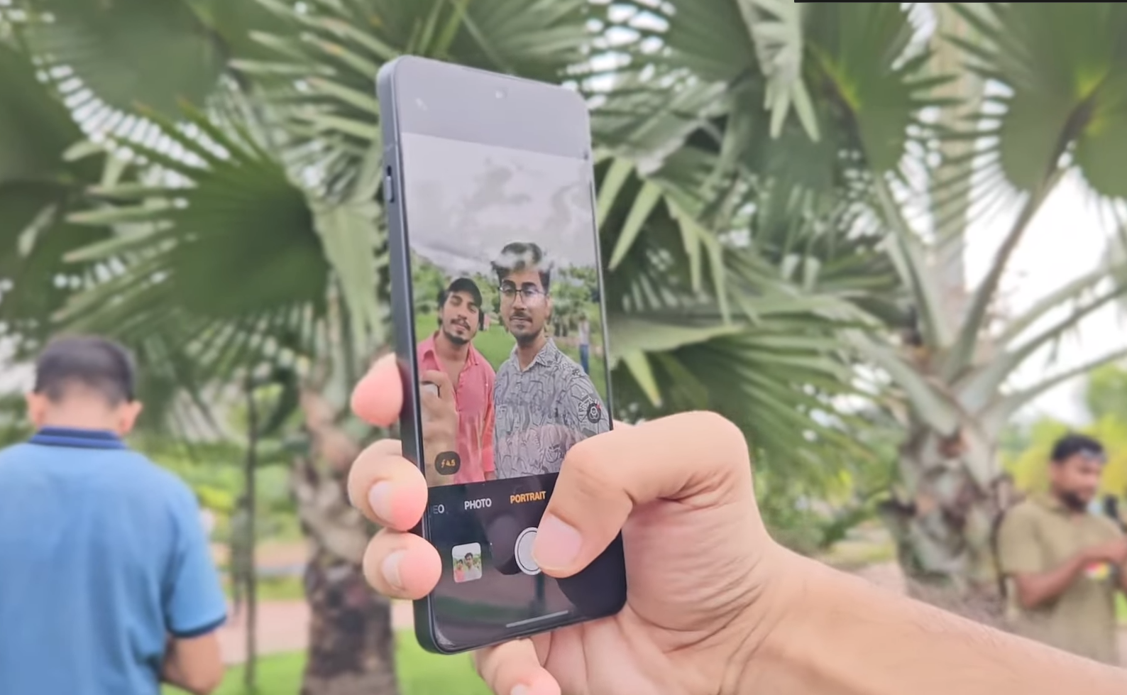 Kecerahan layar Oppo A6 MAX yang mencapai 1.600 nits.
