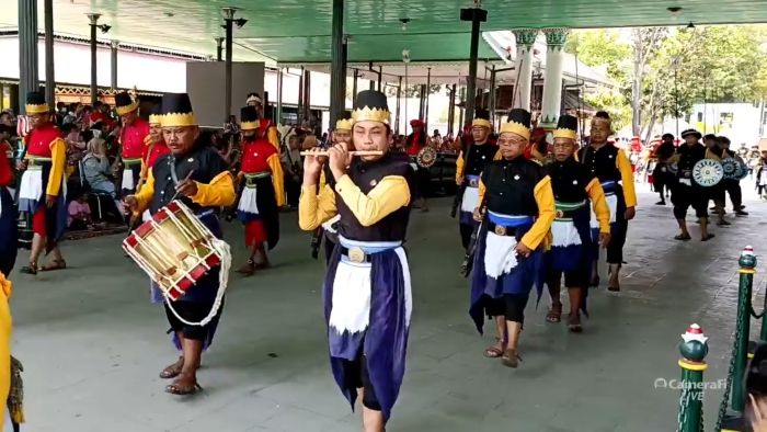 Tradisi Sekaten di Jogja untuk memperingati Maulid Nabi Muhammad.