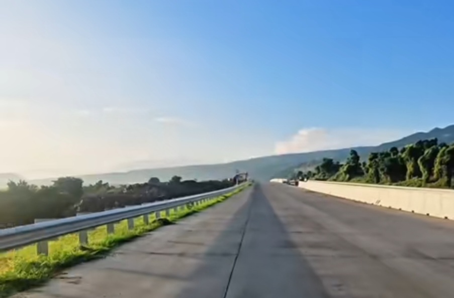 View di jalan tol Probowangi/ doc Khoirul Rizal