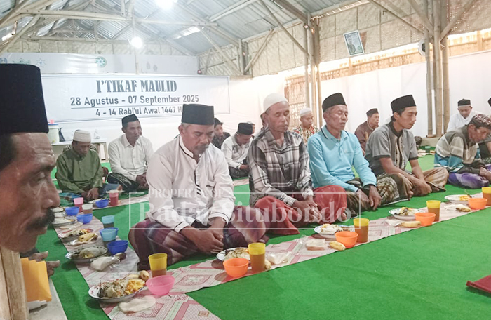 IKTIKAF MAULID: puluhan santri mengikuti kegiatan di Pesantren Lansia, Rehabilitasi Manusia dan Alam di Desa Selobanteng, Banyuglugur, Sabtu (7/9).