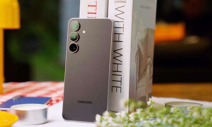 Samsung Galaxy S25 FE.