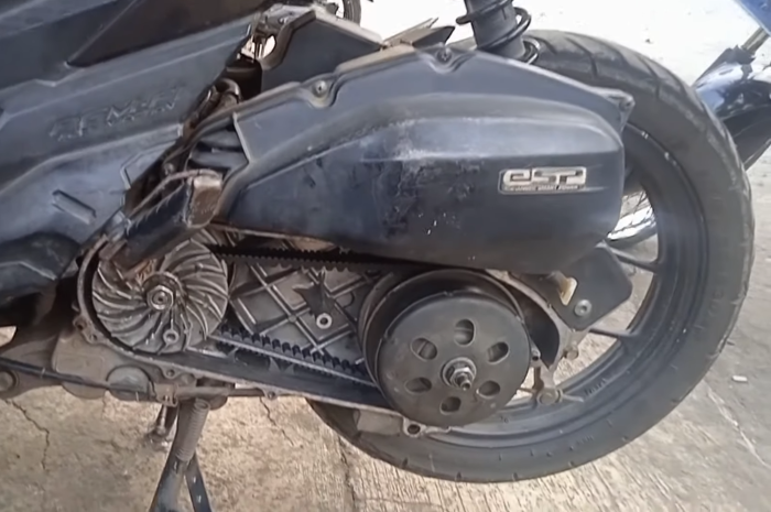 CVT pada motor Vario yang mengalami gredeg.