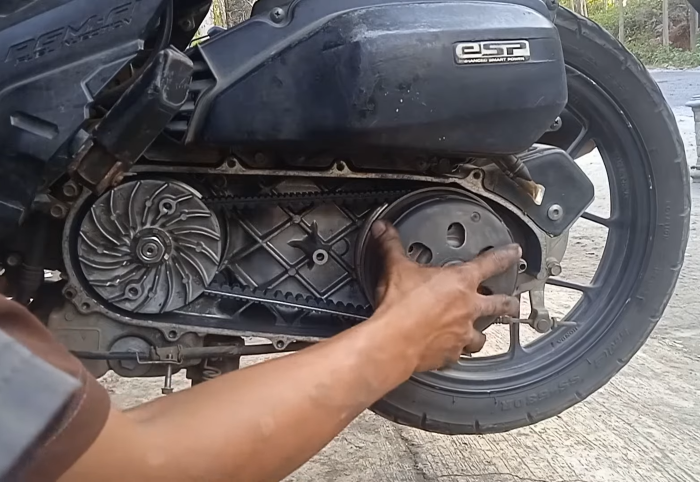CVT motor Vario yang mengalami gredek.