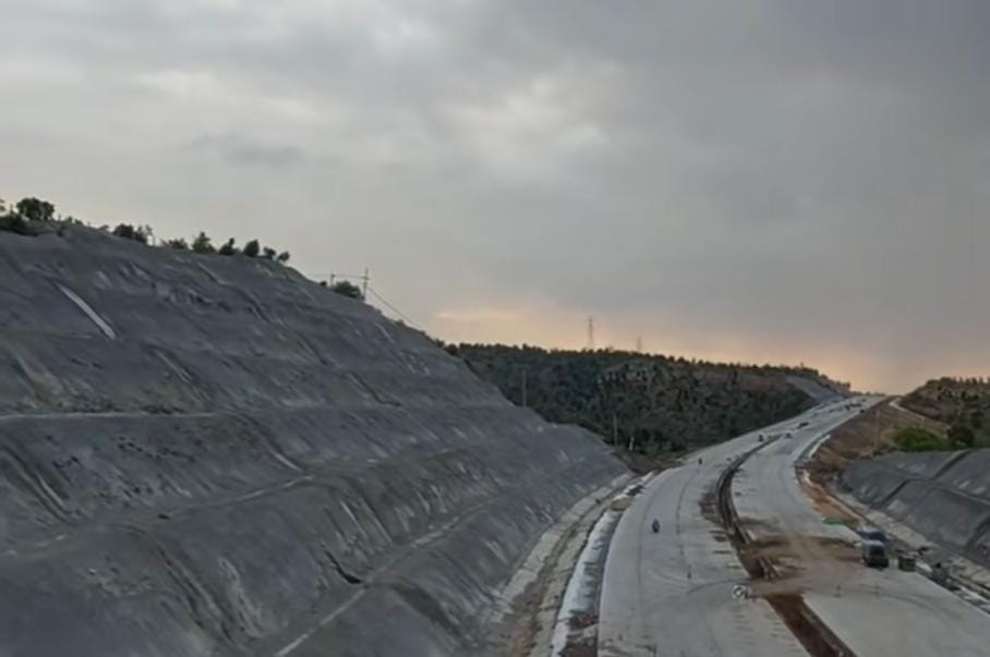 Pemandangan jalan tol Probowangi/ doc Khoirul Rizal