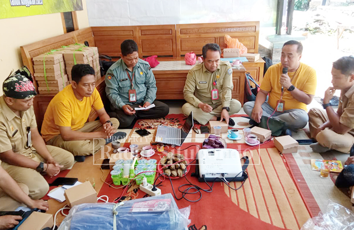 SOSIALISASI: Pelatihan pasca-panen tembakau Dinas Pertanian dan Ketahanan Pangan (Dispertangan) Kabupaten Situbondo bersama Petani tembakau.