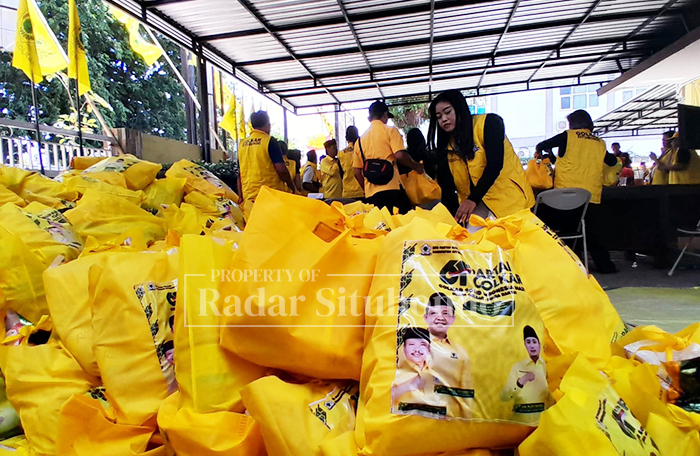 DPC Partai Golkar menggelar kegiatan pasar murah dengan menyediakan 1000 paket sembako. Setiap paket sembako berisi beras lima kilogram, minyak goreng 1 liter, dan berbagai kebutuhan pokok lainnya.