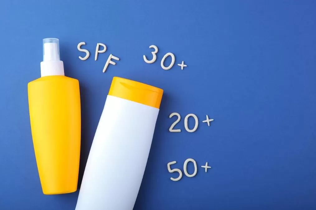 Ilustrasi sunscreen dengan berbagai SPF.