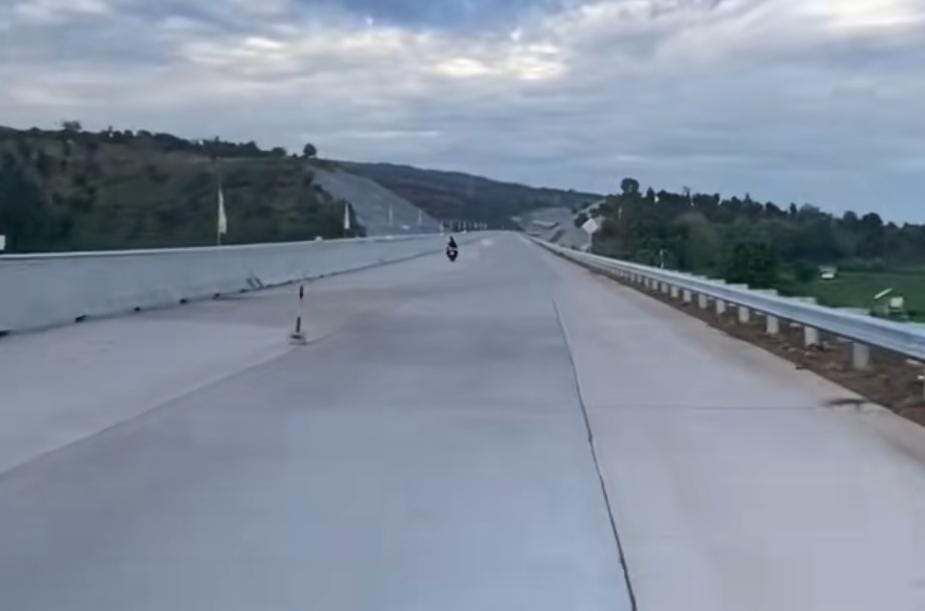 Ruas jalan tol Probowangi/ doc Khoirul Rizal
