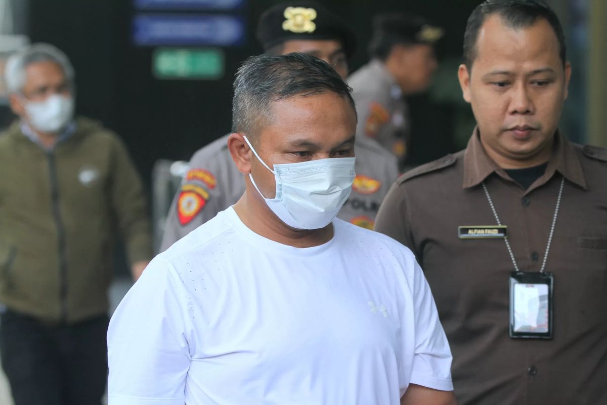 Gubernur Riau Abdul Wahid saat tiba di Gedung Merah Putih KPK, Jakarta, Selasa (4/11/2025)