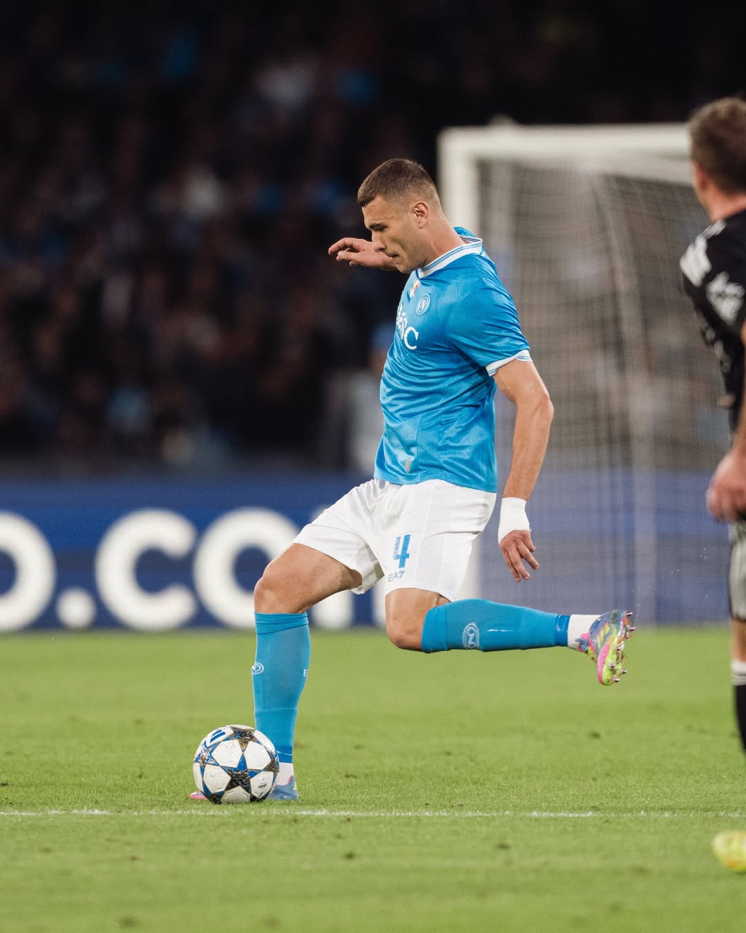 Eintracht Frankfurt berhasil menahan imbang Napoli di Champions League 2025/2026 macthday keempat.