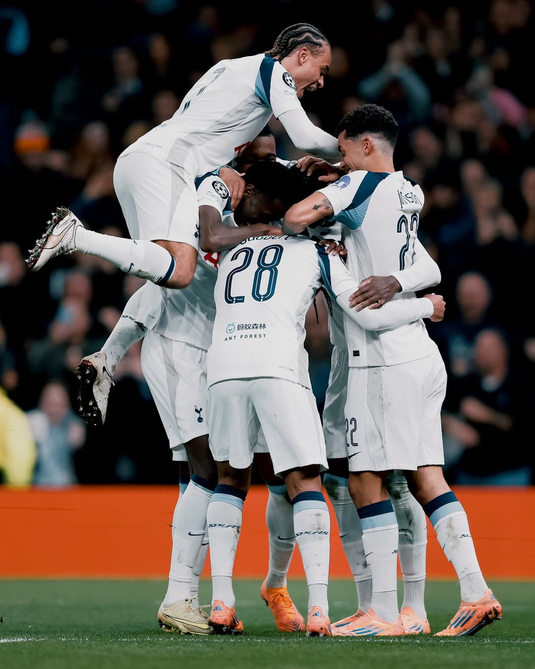 Tottenham berhasil bantai Copenhagen dengan skor 4-0 di Liga Champions 2025/26 matchday keempat.