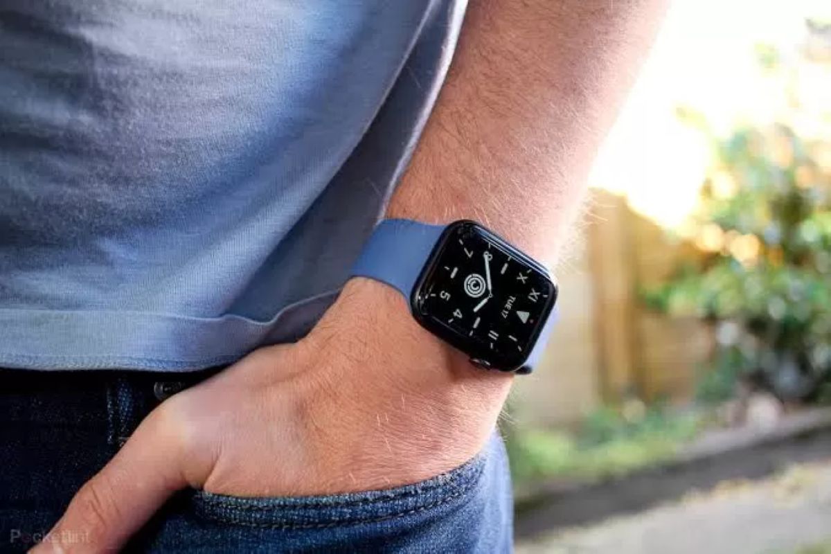 WhatsApp resmi rilid di Apple Watch.