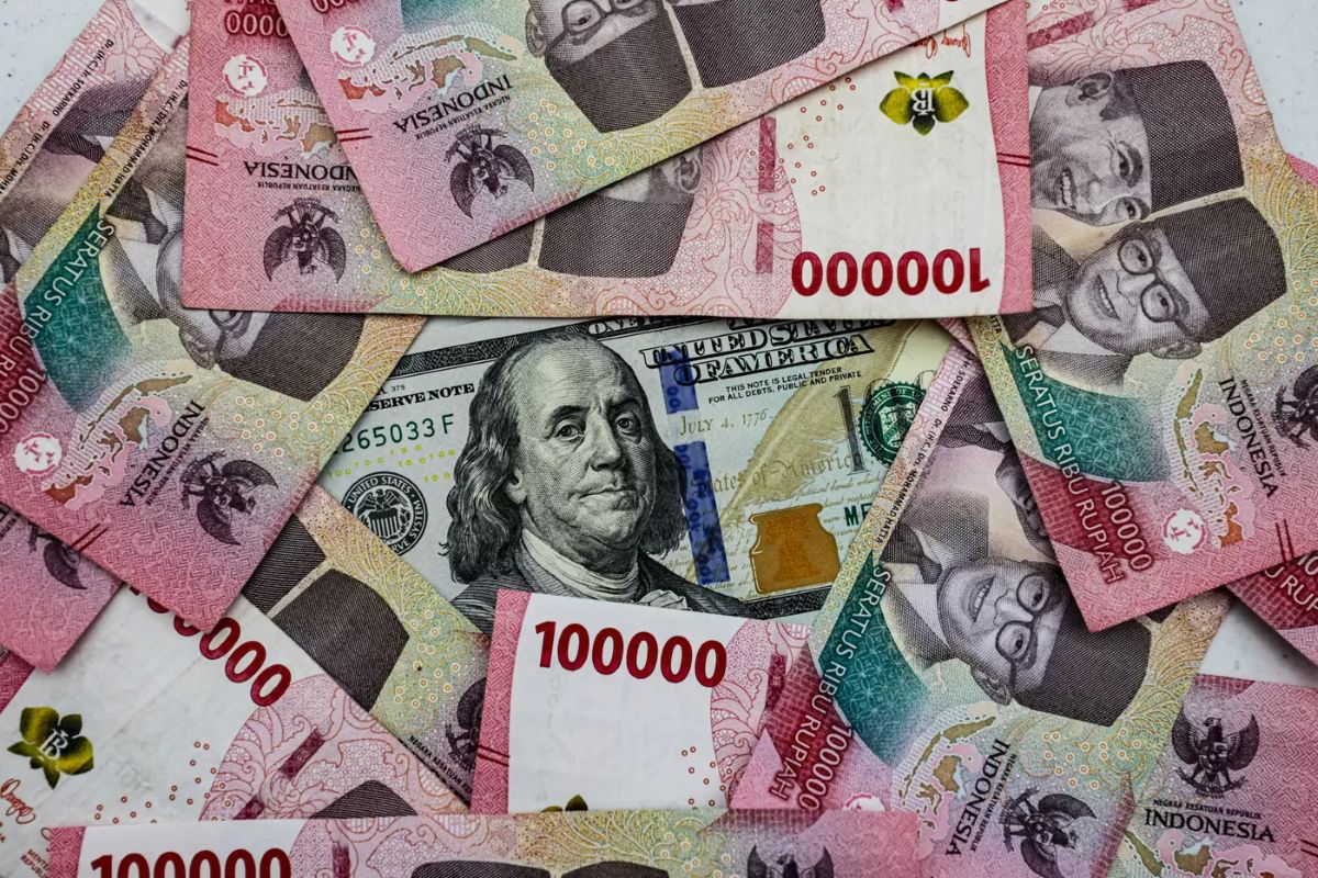 Pemerintah Indonesia berencana untuk redenominasi rupiah.