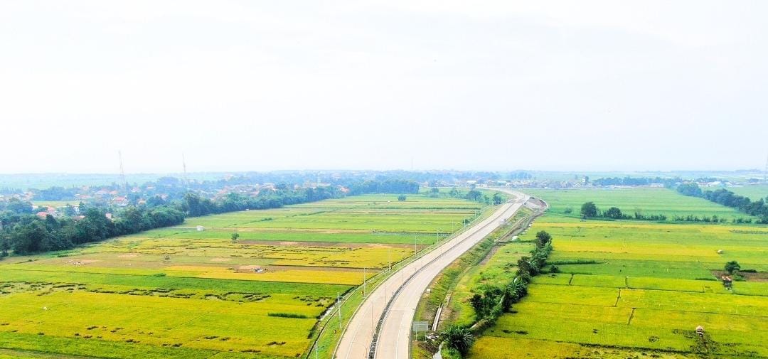 Pemandangan jalan tol Probowangi/ ig @pupr_bpjt